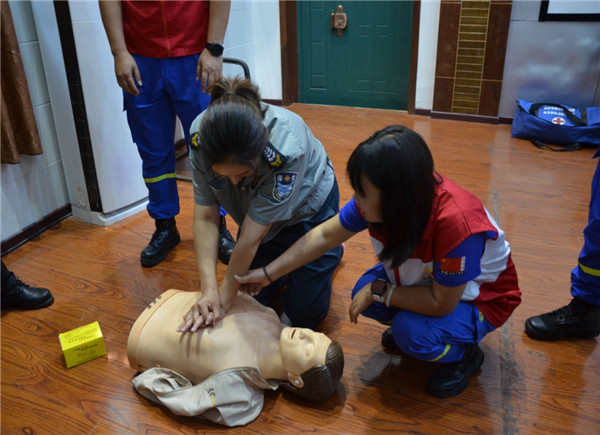 藍盾保安進校園 全力護航開學(xué)季